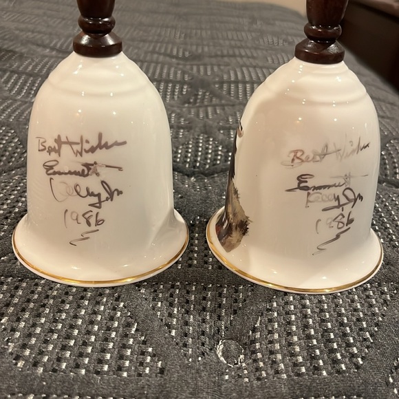 Autographed Emmett Kelly Jr Fine Bone China bells - Picture 2 of 3